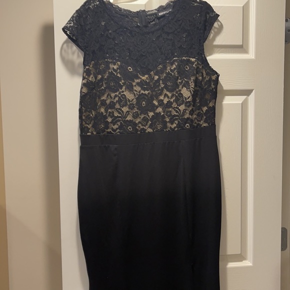 Formal Gown. - Picture 4 of 8